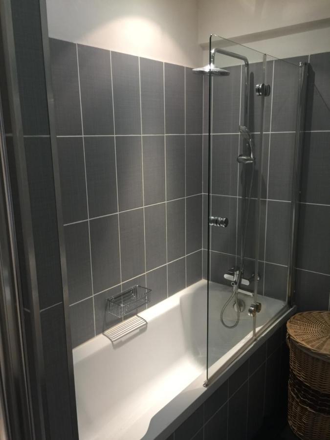 Private Bedrooms Near Eiffel Tower Париж Экстерьер фото