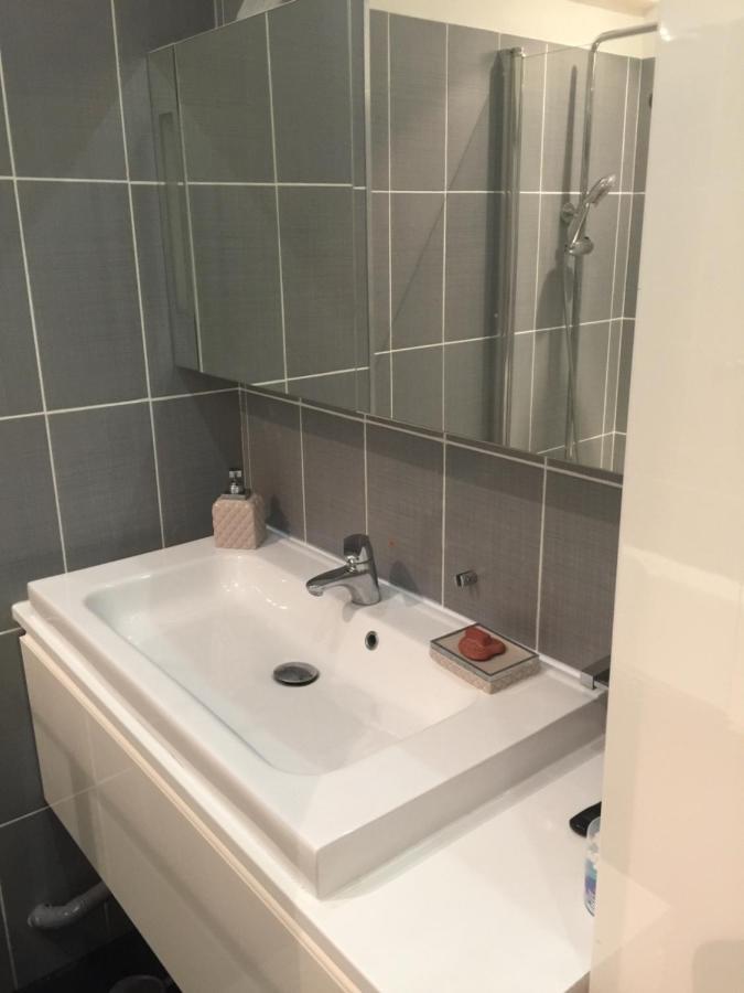 Private Bedrooms Near Eiffel Tower Париж Экстерьер фото