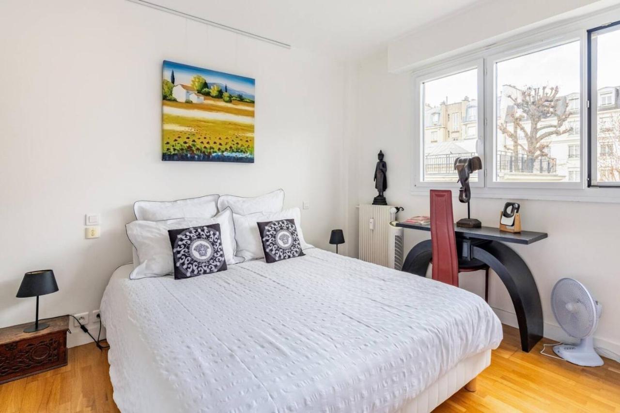 Private Bedrooms Near Eiffel Tower Париж Экстерьер фото